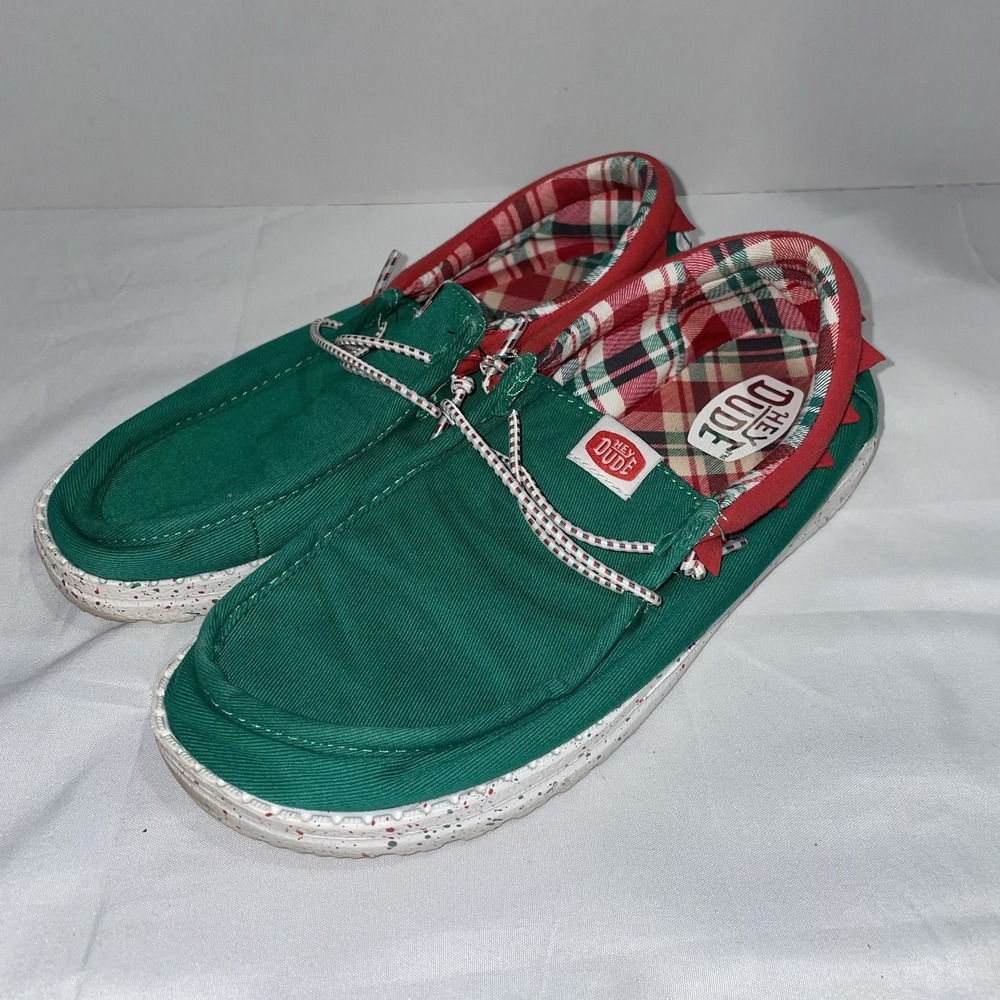 Hey Dude‎ Juinior Size J4 Big Kids Wally Holiday Elf Green and Red Shoes